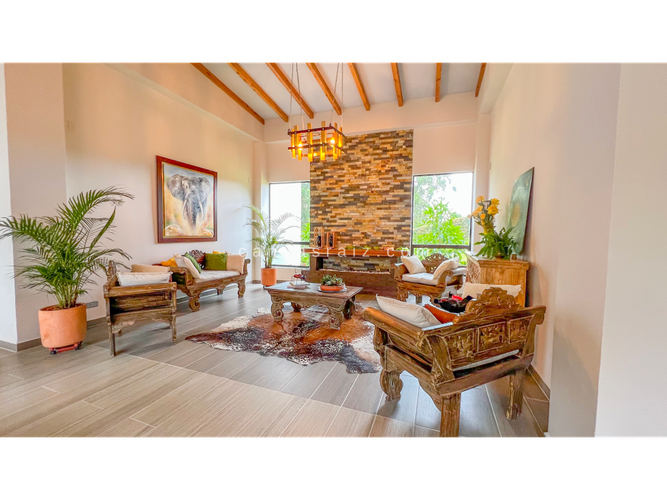 Casa de 3 alcobas en venta en El Carmen de Viboral, 287 m² · foto 3 de 11