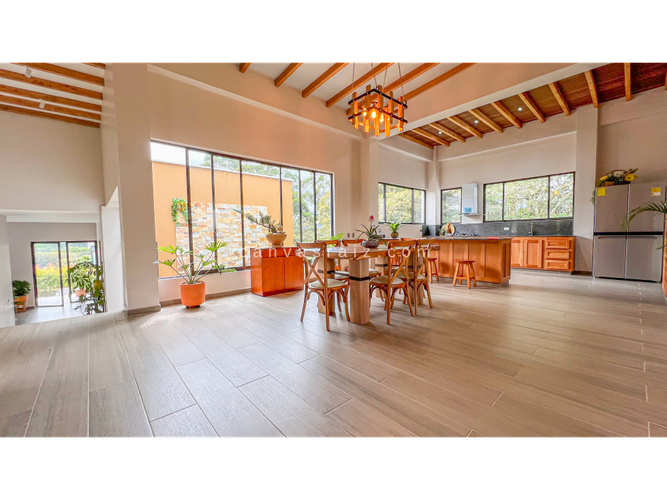 Casa de 3 alcobas en venta en El Carmen de Viboral, 287 m² · foto 5 de 11