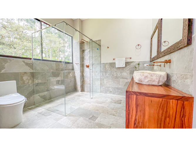Casa de 3 alcobas en venta en El Carmen de Viboral, 287 m² · foto 10 de 11