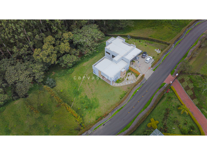 Casa de 3 alcobas en venta en El Carmen de Viboral, 287 m² · foto 11 de 11