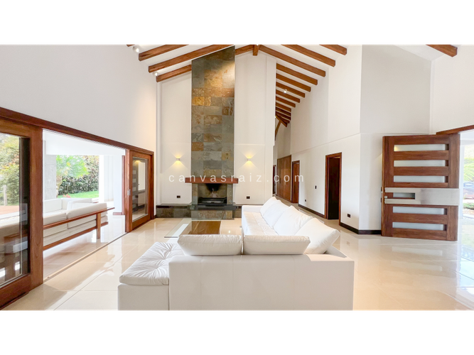 Casa de 4 alcobas en venta en La Mosquita, Rionegro, 394 m² · foto 3 de 19