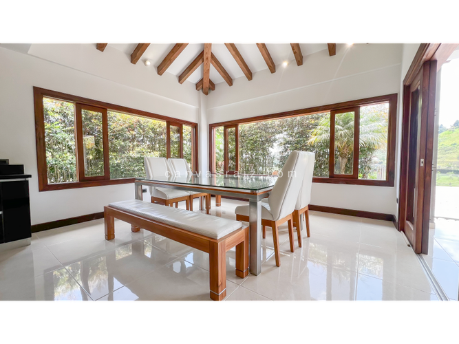 Casa de 4 alcobas en venta en La Mosquita, Rionegro, 394 m² · foto 8 de 19