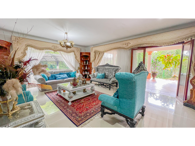 Casa de 8 alcobas en venta en El Poblado, Medellín, 860 m² · foto 2 de 16