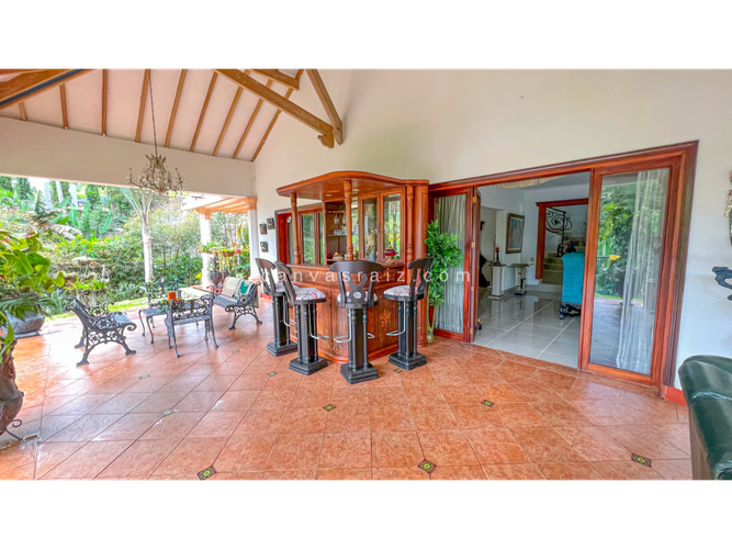 Casa de 8 alcobas en venta en El Poblado, Medellín, 860 m² · foto 3 de 16