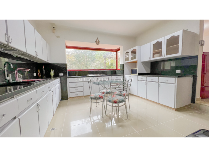Casa de 8 alcobas en venta en El Poblado, Medellín, 860 m² · foto 5 de 16