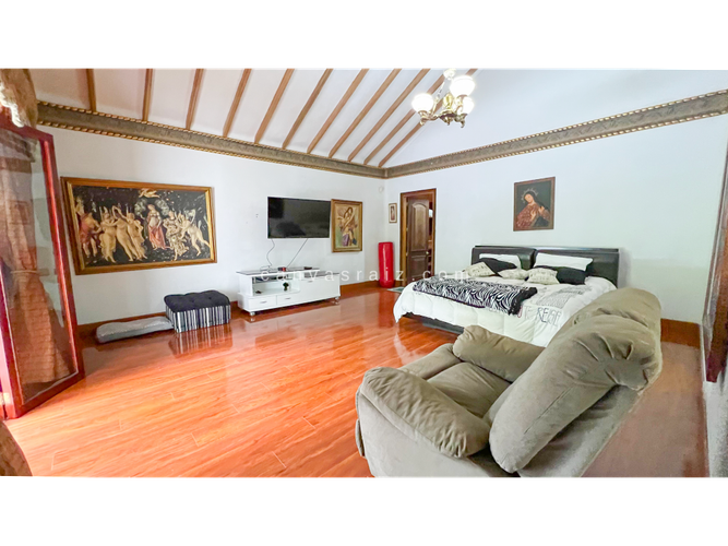 Casa de 8 alcobas en venta en El Poblado, Medellín, 860 m² · foto 10 de 16