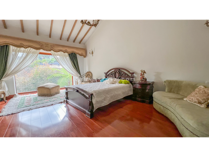 Casa de 8 alcobas en venta en El Poblado, Medellín, 860 m² · foto 12 de 16