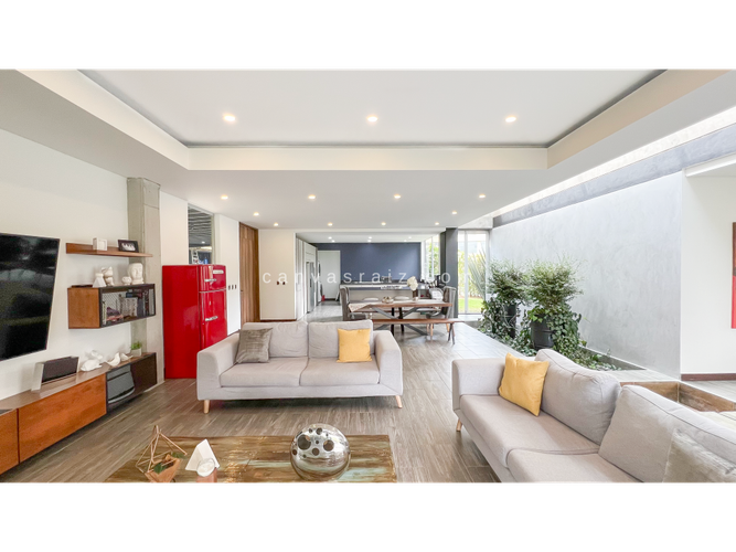 Casa de 4 alcobas en venta en Escobero, Envigado, 514 m² · foto 3 de 18
