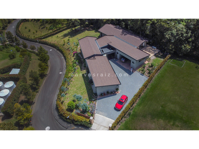 Casa de 4 alcobas en venta en Guamito, La Ceja, 430 m² · foto 2 de 21