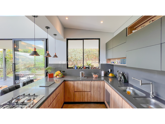 Casa de 4 alcobas en venta en Guamito, La Ceja, 266 m² · foto 9 de 21