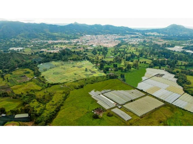Lote en venta en El Tambo, La Ceja, 2100 m² · foto 3 de 5