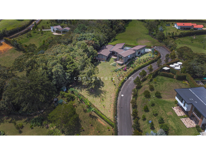 Casa de 4 alcobas en venta en Guamito, La Ceja, 430 m² · foto 20 de 21
