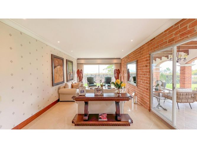 Casa de 5 alcobas en venta en Escobero, Envigado, 614 m² · foto 2 de 19