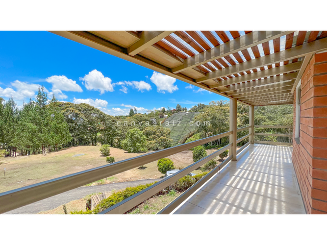 Casa de 4 alcobas en venta en El Cerro, El Carmen de Viboral, 196 m² · foto 8 de 18