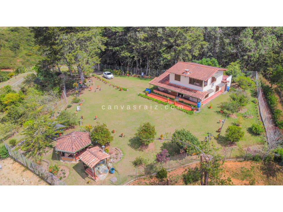 4BR Country House in Galicia (230 m²) for Sale - 4