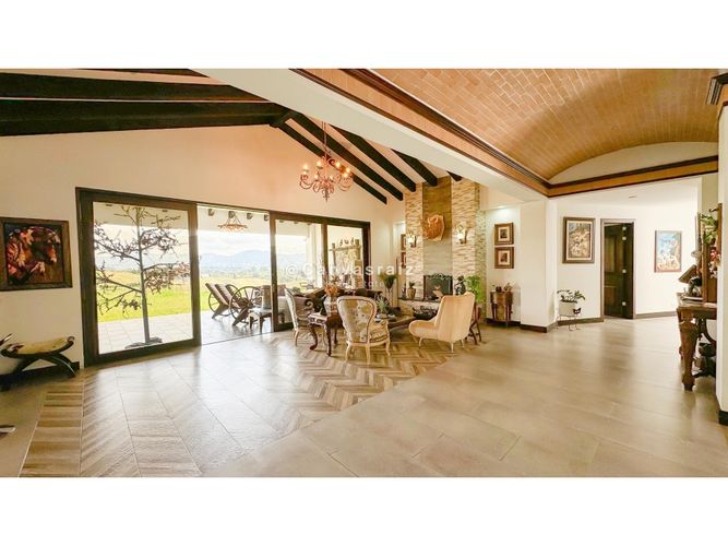 Casa de 5 alcobas en venta en La Mosquita, Guarne, 500 m² · foto 2 de 21