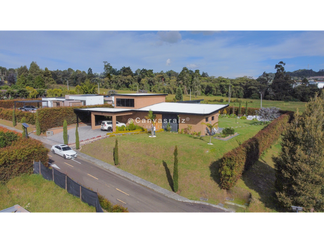 Casa de 4 alcobas en venta en Las Palmas, Envigado, 420 m² · foto 2 de 12
