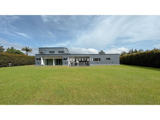 Casa de 5 alcobas en venta en Llano Grande, Rionegro, 500 m² · foto 2 de 16