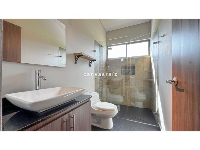 Casa de 5 alcobas en venta en Llano Grande, Rionegro, 500 m² · foto 9 de 16