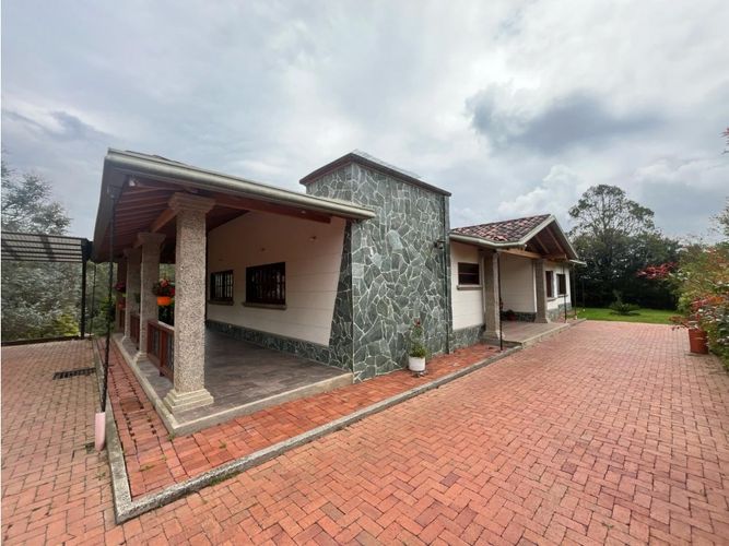 Casa de 3 alcobas en venta en Llano Grande, Rionegro, 257 m² · foto 10 de 13