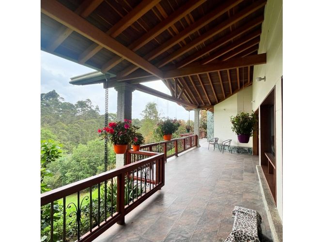 Casa de 3 alcobas en venta en Llano Grande, Rionegro, 257 m² · foto 11 de 13