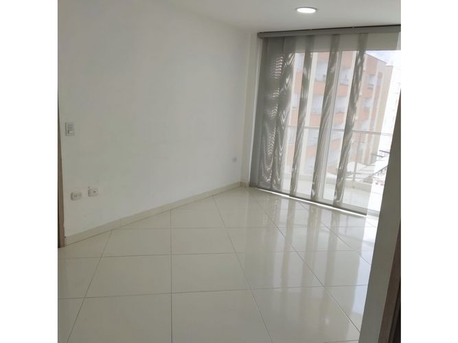 Apartamento de 3 alcobas en venta en La Ceja, 73 m² · foto 2 de 10