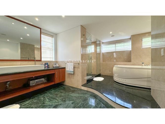 Apartamento de 5 alcobas en venta en Los Naranjos, Medellín, 450 m² · foto 7 de 11