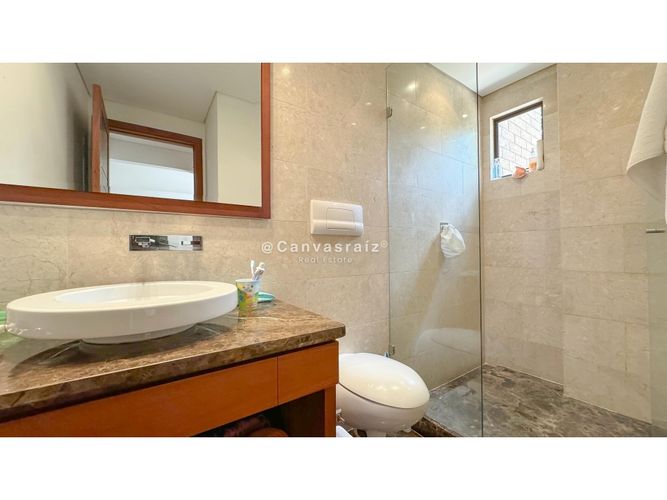 Apartamento de 5 alcobas en venta en Los Naranjos, Medellín, 450 m² · foto 10 de 11