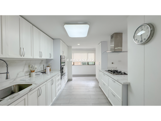 Apartamento de 4 alcobas en venta en Castropol, Medellín, 187 m² · foto 4 de 12