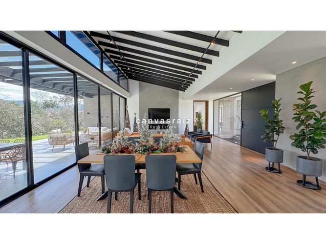 Casa de 5 alcobas en venta en So�Adora, La Ceja, 389 m² · foto 5 de 15