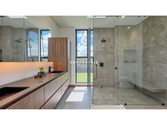 Casa de 5 alcobas en venta en So�Adora, La Ceja, 389 m² · foto 8 de 15