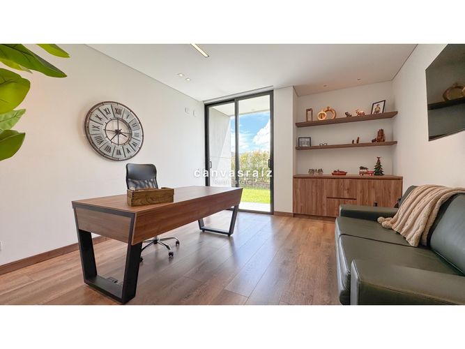 Casa de 5 alcobas en venta en So�Adora, La Ceja, 389 m² · foto 9 de 15