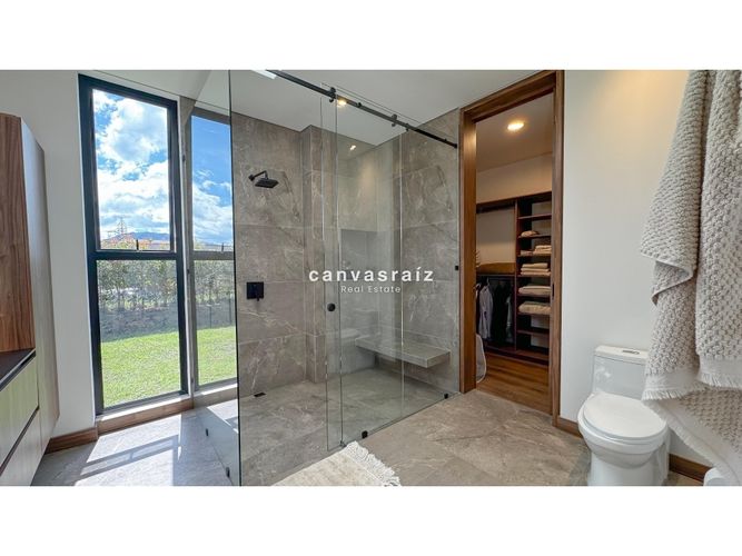 Casa de 5 alcobas en venta en So�Adora, La Ceja, 389 m² · foto 10 de 15