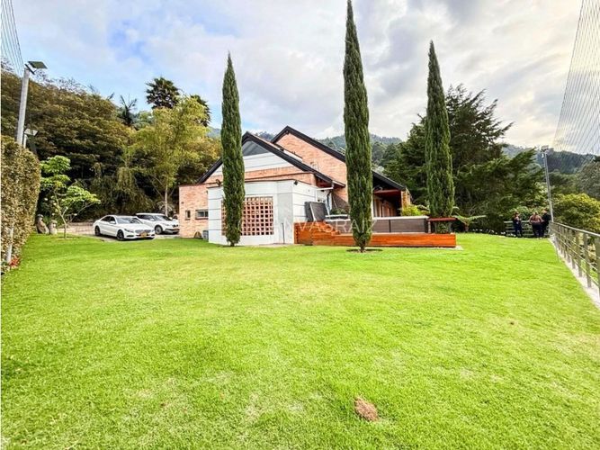 Casa de 5 alcobas en venta en Llano Grande, Envigado, 650 m² · foto 1 de 24