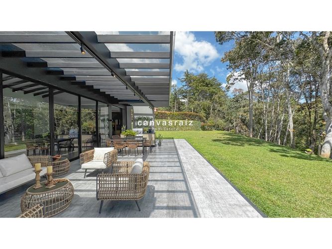 Casa de 5 alcobas en venta en So�Adora, La Ceja, 389 m² · foto 11 de 15