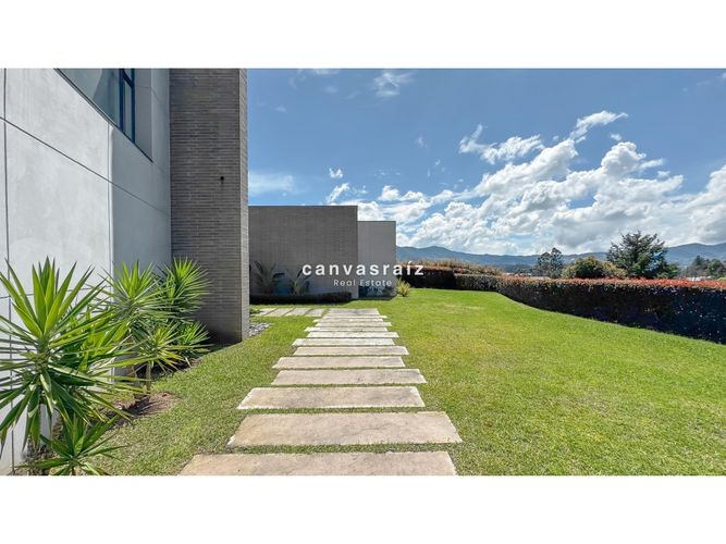 Casa de 5 alcobas en venta en So�Adora, La Ceja, 389 m² · foto 12 de 15