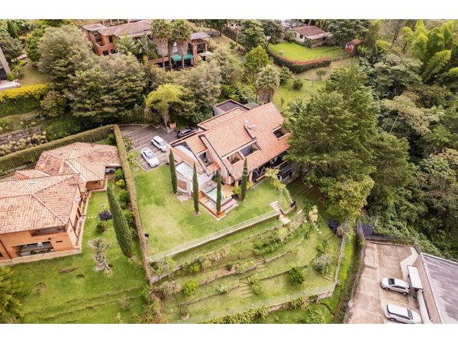 Casa de 5 alcobas en venta en Llano Grande, Envigado, 650 m² · foto 3 de 24