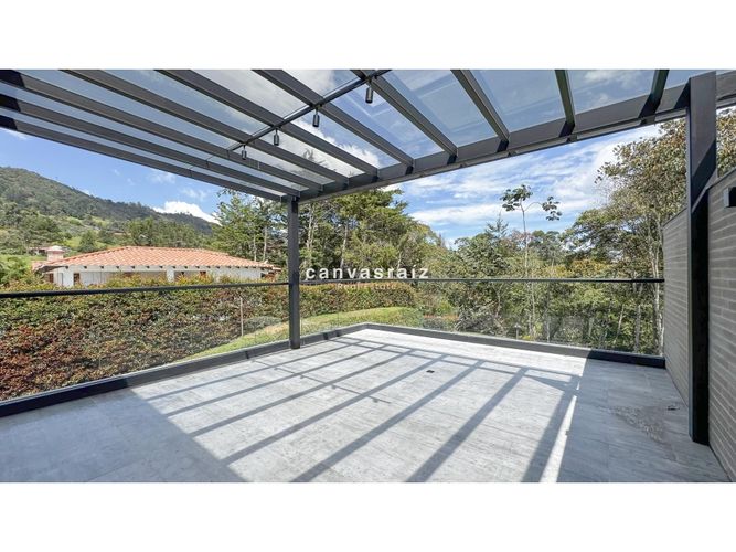 Casa de 5 alcobas en venta en So�Adora, La Ceja, 389 m² · foto 13 de 15