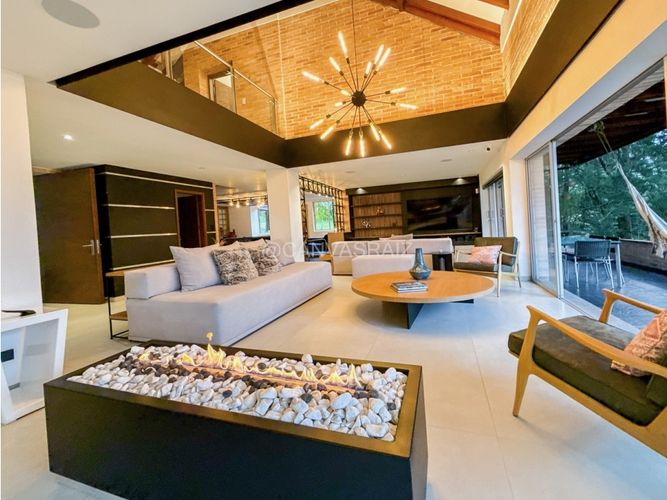 Casa de 5 alcobas en venta en Llano Grande, Envigado, 650 m² · foto 4 de 24