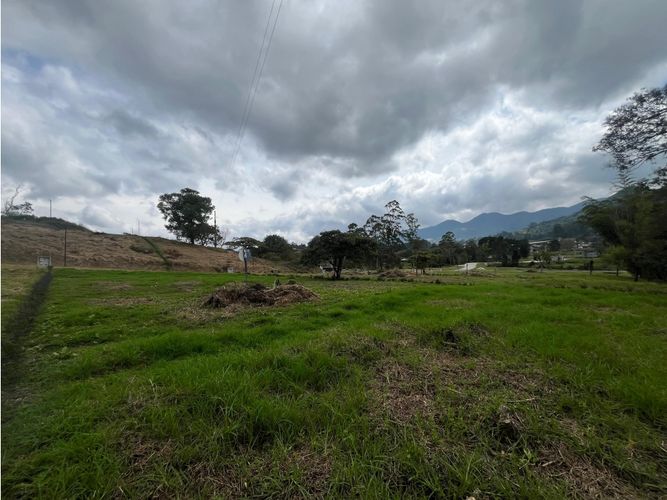 Lote en venta en Guamito, El Carmen de Viboral, 1233 m² · foto 2 de 6