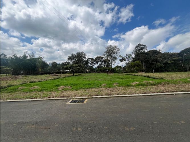 Lote en venta en Guamito, El Carmen de Viboral, 1233 m² · foto 3 de 6