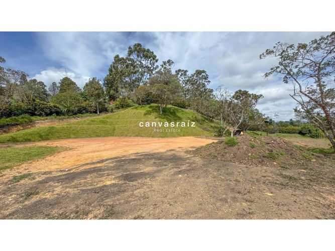 Lote en venta en El Carmin, Rionegro, 2612 m² · foto 2 de 6