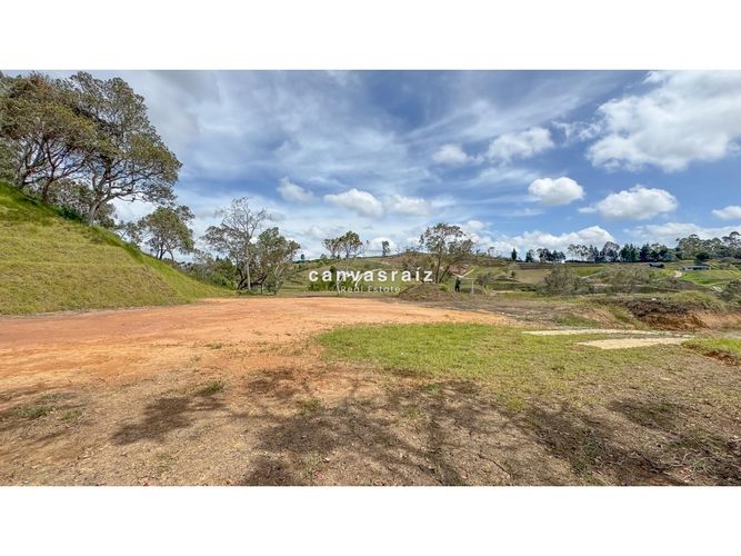 Lote en venta en El Carmin, Rionegro, 2612 m² · foto 3 de 6