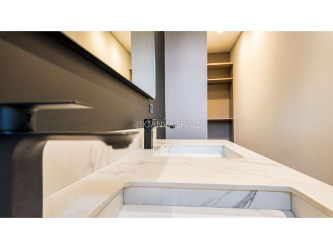 Casa de 4 alcobas en venta en Llano Grande, Rionegro, 400 m² · foto 2 de 9