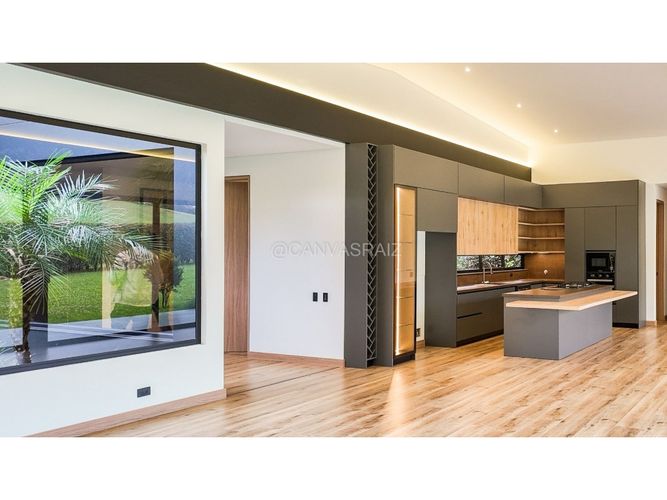 Casa de 4 alcobas en venta en Llano Grande, Rionegro, 400 m² · foto 3 de 9