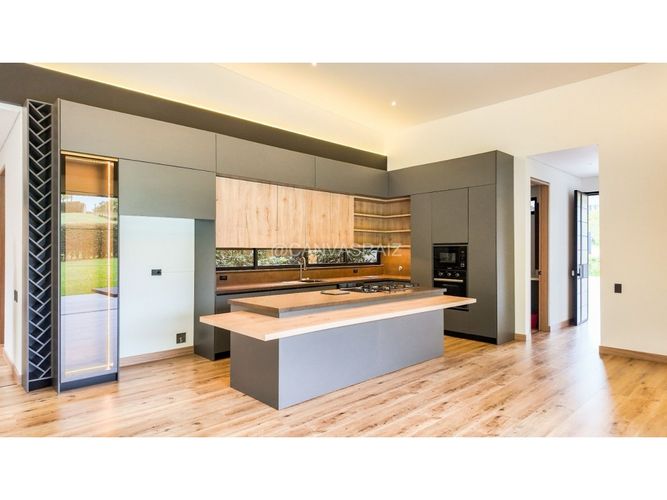 Casa de 4 alcobas en venta en Llano Grande, Rionegro, 400 m² · foto 4 de 9