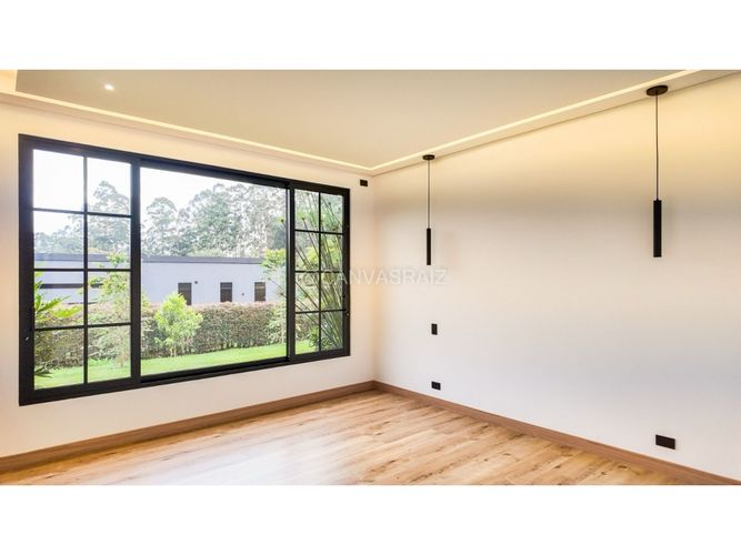 Casa de 4 alcobas en venta en Llano Grande, Rionegro, 400 m² · foto 5 de 9