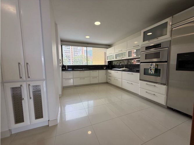 Apartamento en venta en El Poblado, Medellín · foto 11 de 24