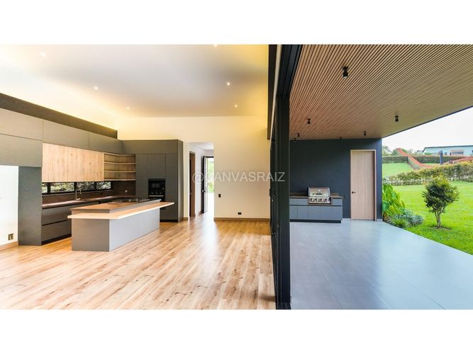 Casa de 4 alcobas en venta en Llano Grande, Rionegro, 400 m² · foto 7 de 9
