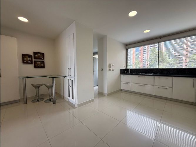 Apartamento en venta en El Poblado, Medellín · foto 12 de 24